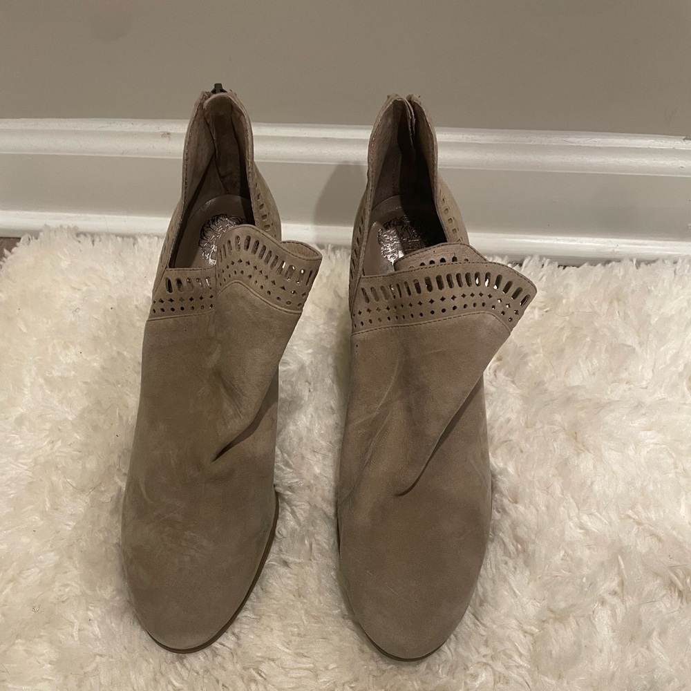 Unworn Vince Camuto heels